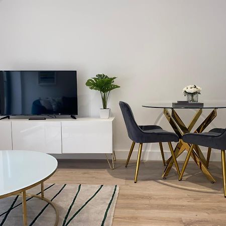 Roomotel - Broadoaks Apartments Solihull Zewnętrze zdjęcie