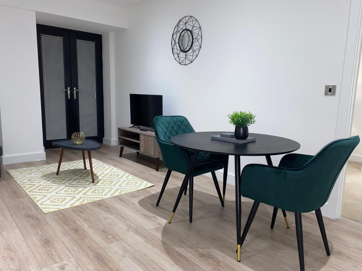 Roomotel - Broadoaks Apartments Solihull Zewnętrze zdjęcie